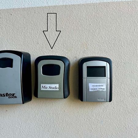 Mia Airport Studio Apartment - 0-24H Self Check In&Out - Parking On Site 벨리카 고리차 외부 사진