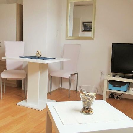 Mia Airport Studio Apartment - 0-24H Self Check In&Out - Parking On Site 벨리카 고리차 외부 사진