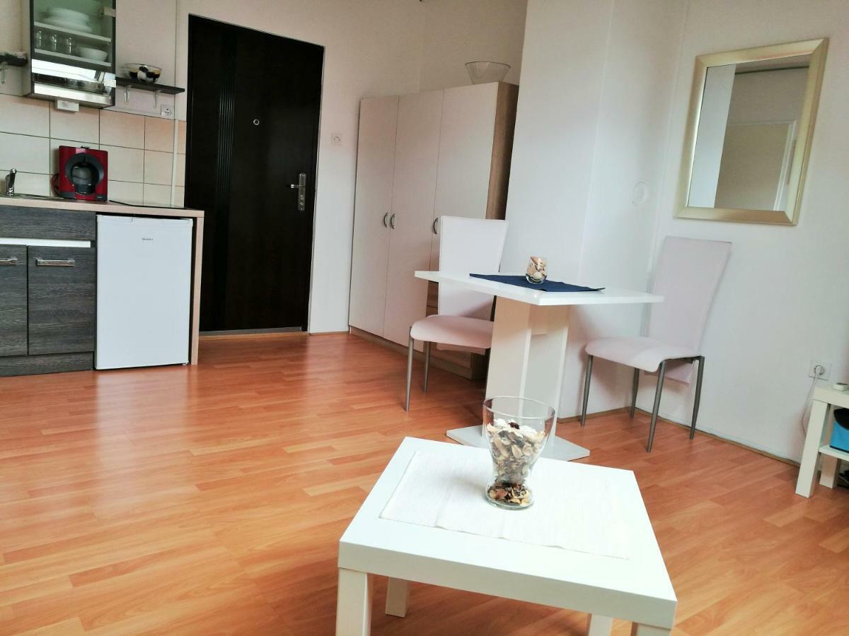 Mia Airport Studio Apartment - 0-24H Self Check In&Out - Parking On Site 벨리카 고리차 외부 사진