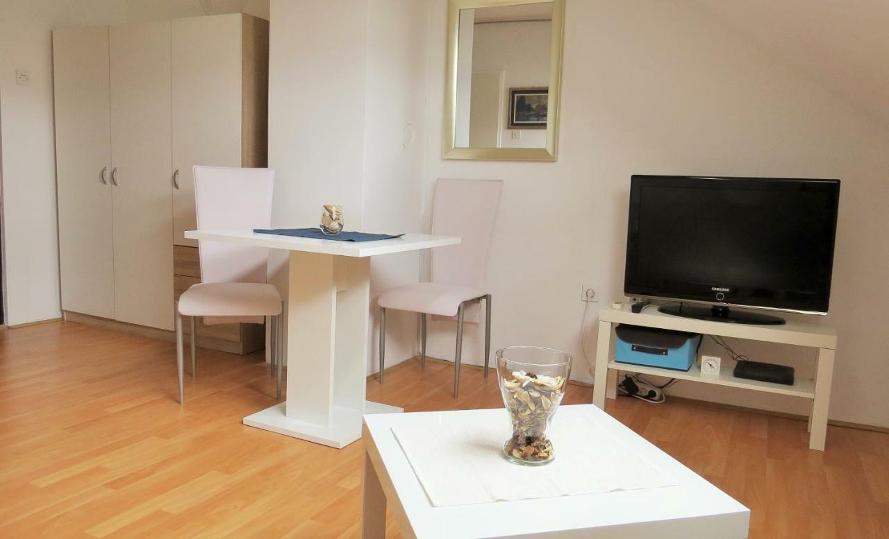 Mia Airport Studio Apartment - 0-24H Self Check In&Out - Parking On Site 벨리카 고리차 외부 사진